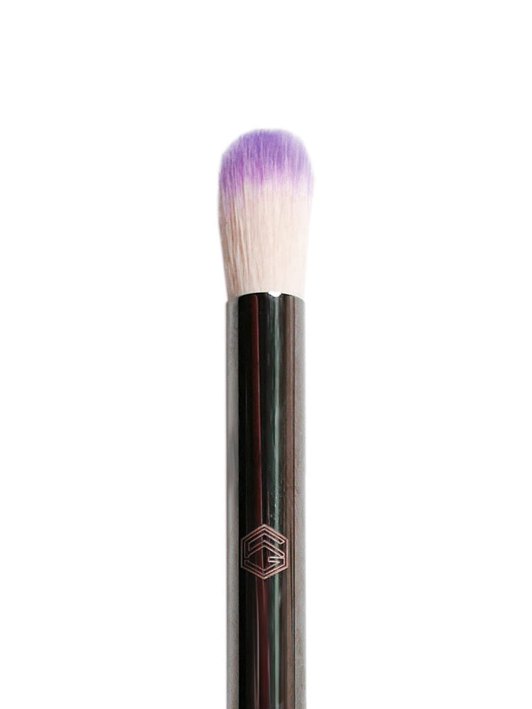 E01 - Firm Blending Shadow Brush (ONLINE ORDER ONLY)