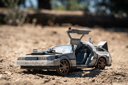 Back to the Future Part III (rail version) die-cast 1:24 scale "Hollywood Rides" light-up DeLorean Time Machine (ONLINE ORDER ONLY)
