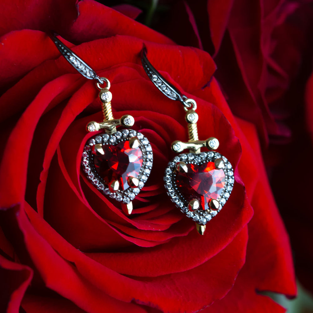 Disney X RockLove SNOW WHITE Dagger Heart Earrings (ONLINE ORDER ONLY)