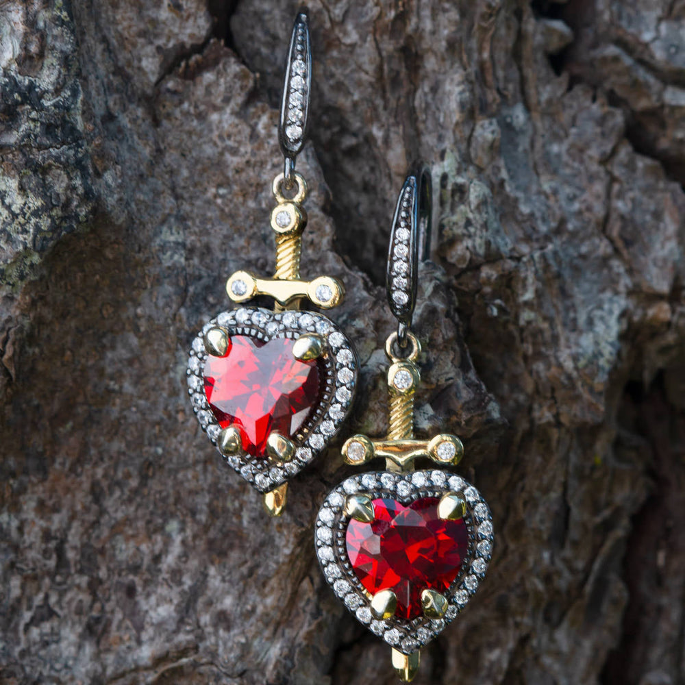 Disney X RockLove SNOW WHITE Dagger Heart Earrings (ONLINE ORDER ONLY)