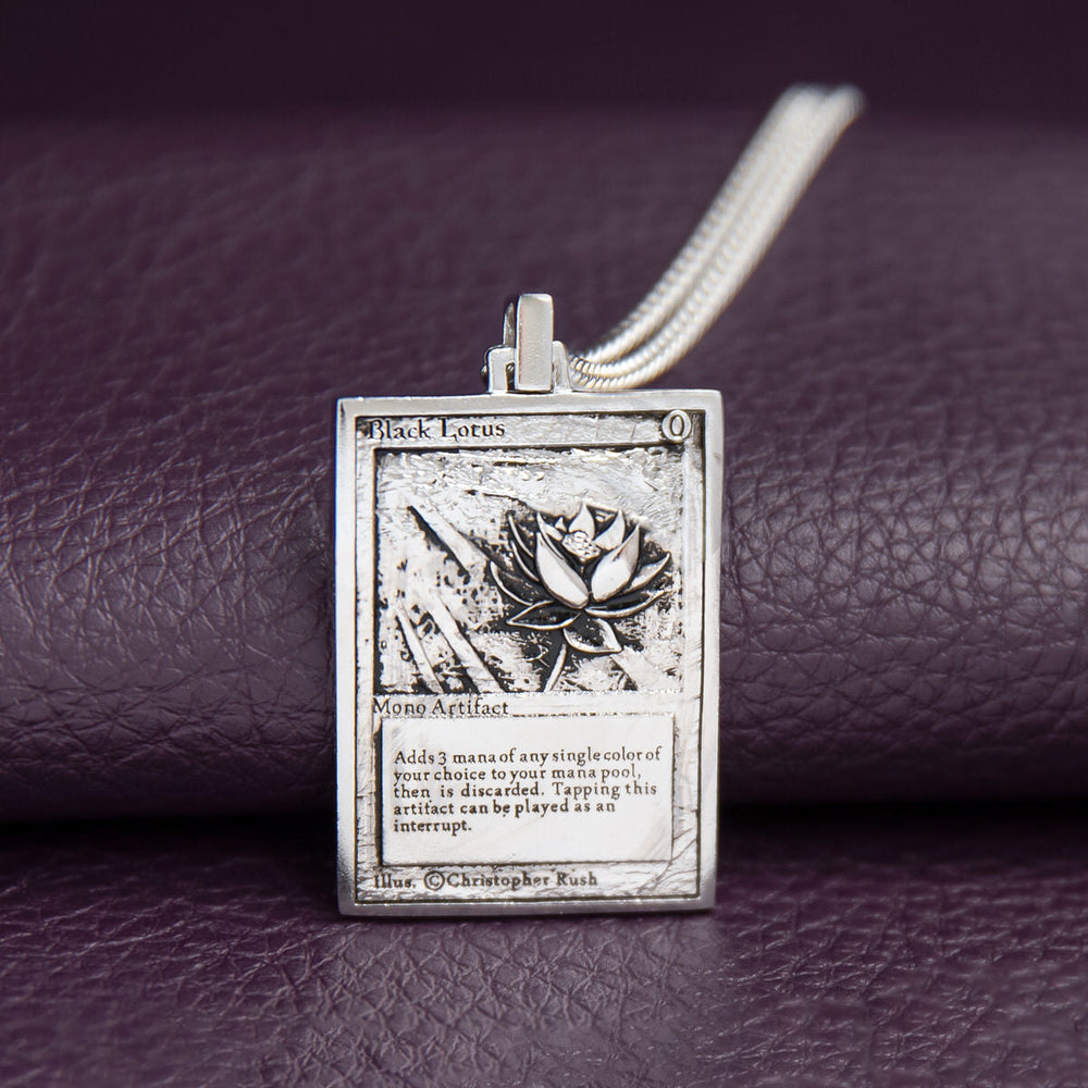 Magic: The Gathering X RockLove Black Lotus Miniature Card Necklace (ONLINE ORDER ONLY)