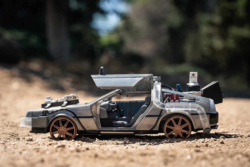 Back to the Future Part III (rail version) die-cast 1:24 scale "Hollywood Rides" light-up DeLorean Time Machine (ONLINE ORDER ONLY)