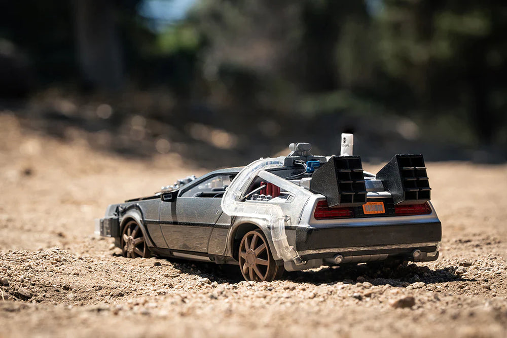 Back to the Future Part III (rail version) die-cast 1:24 scale "Hollywood Rides" light-up DeLorean Time Machine (ONLINE ORDER ONLY)