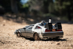 Back to the Future Part III (rail version) die-cast 1:24 scale "Hollywood Rides" light-up DeLorean Time Machine (ONLINE ORDER ONLY)