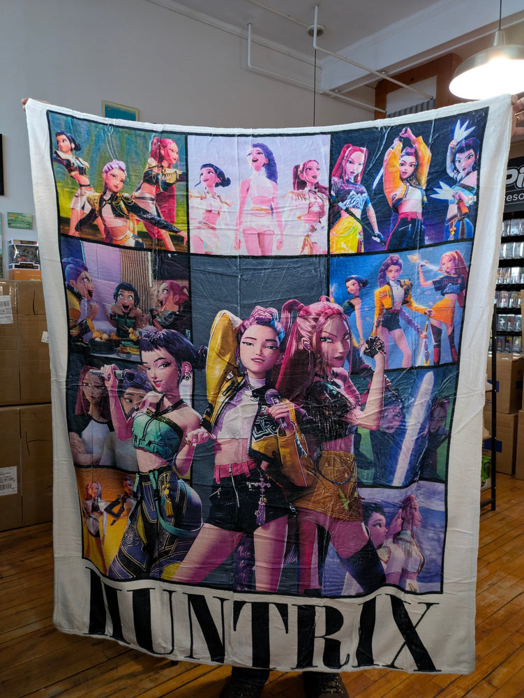 K-POP DEMON HUNTERS HUNTRIX Collage Blanket (ONLINE ORDER ONLY)