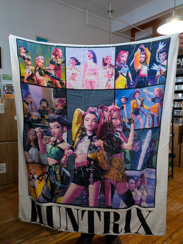 K-POP DEMON HUNTERS HUNTRIX Collage Blanket (ONLINE ORDER ONLY)