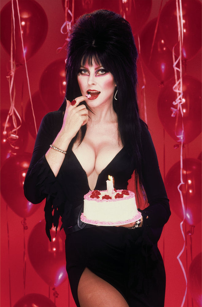 Elvira Meets Hp Lovecraft #5 G 1:15 Photo Virgin Variant (06/19/2024) Dynamite (ONLINE ORDER ONLY)