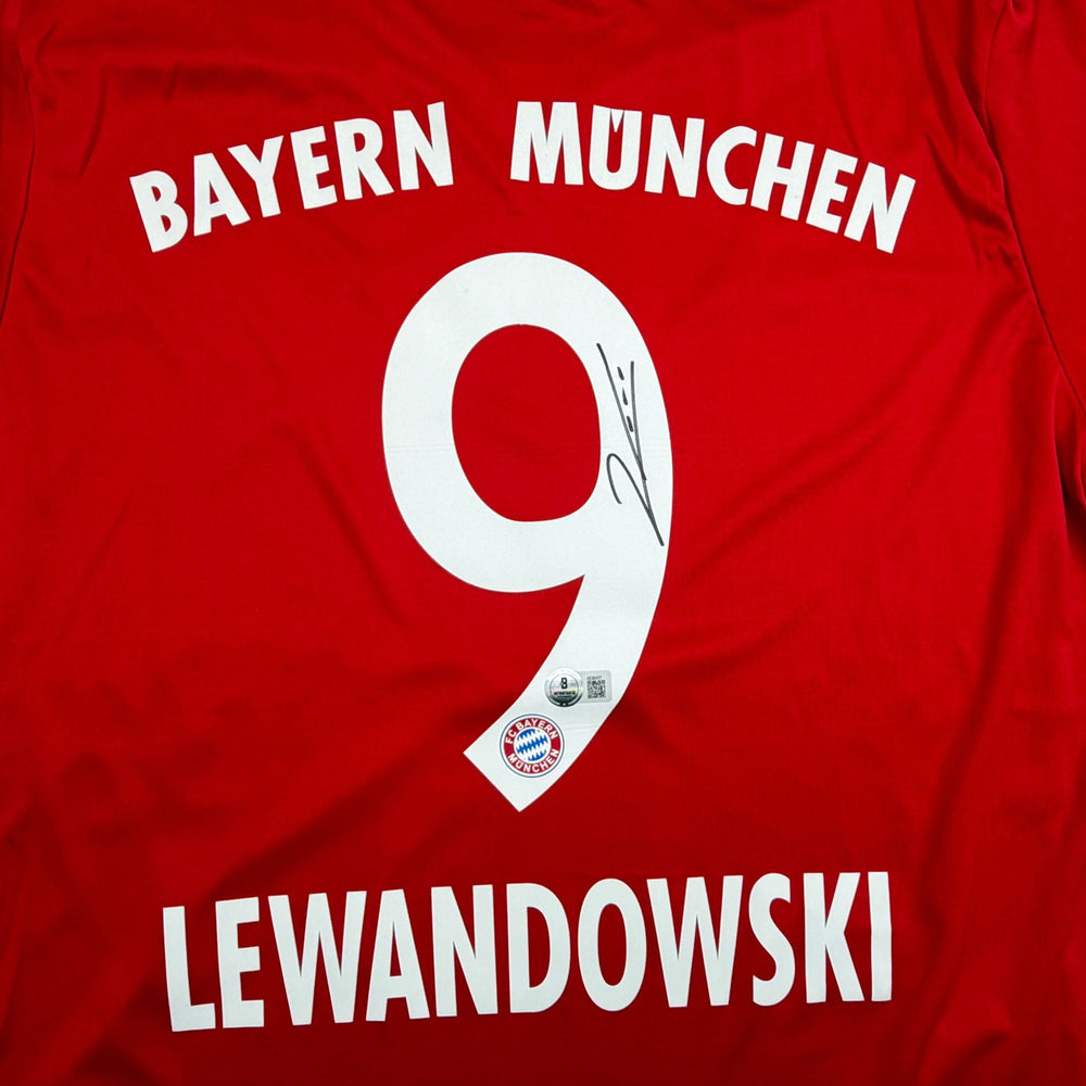 Autographed/Signed Robert Lewandowski Bayern Munich Red Soccer Futbol Jersey Beckett BAS COA