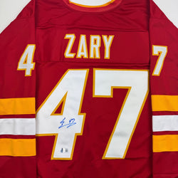 Autographed/Signed Connor Zary Calgary Red Hockey Jersey Beckett BAS COA (ONLINE ORDER ONLY)