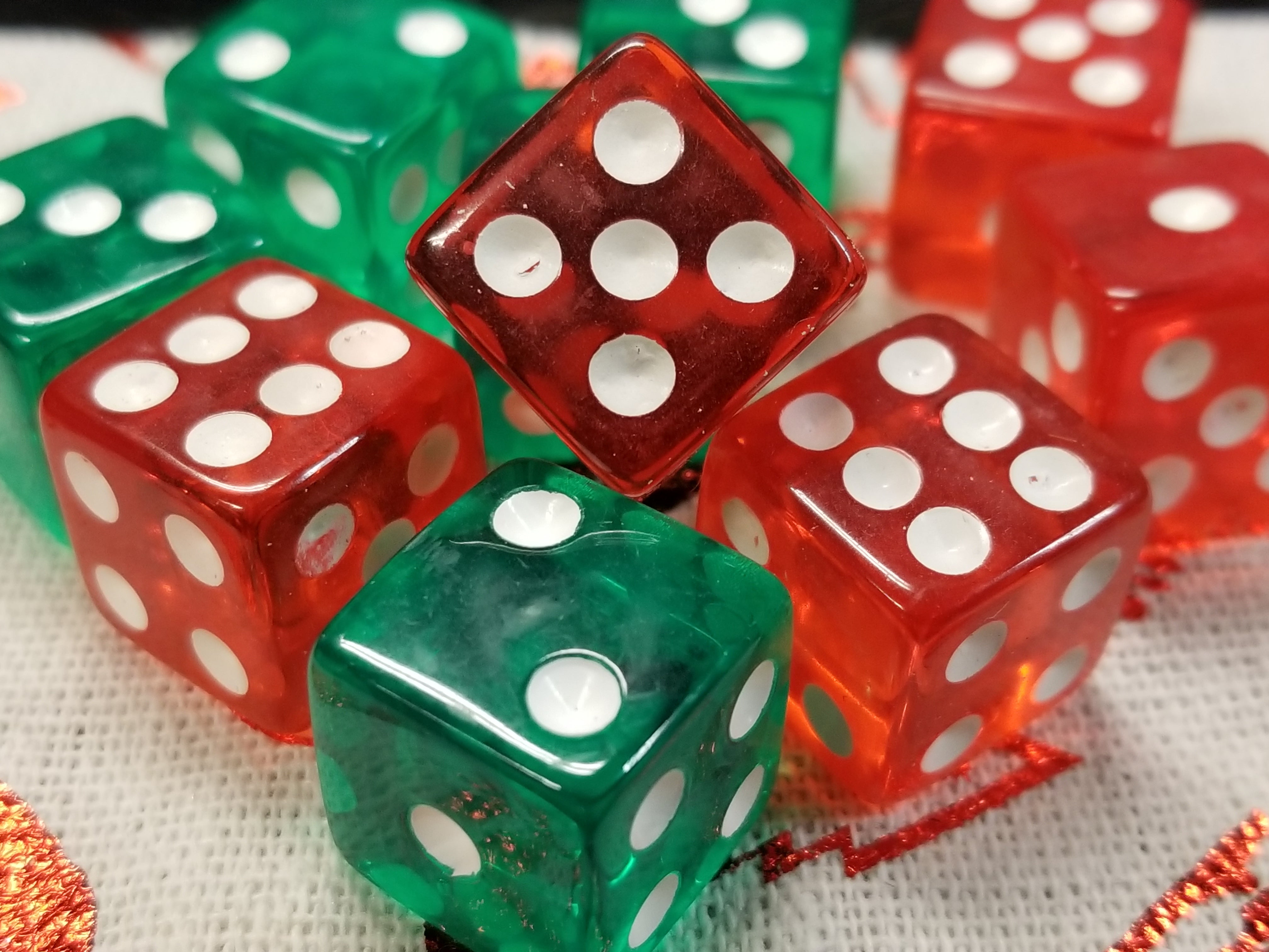 Christmas Dice Set 5 Green 5 Red Festive Unique Rare Set Casino Yahtzee Games (Online Only)