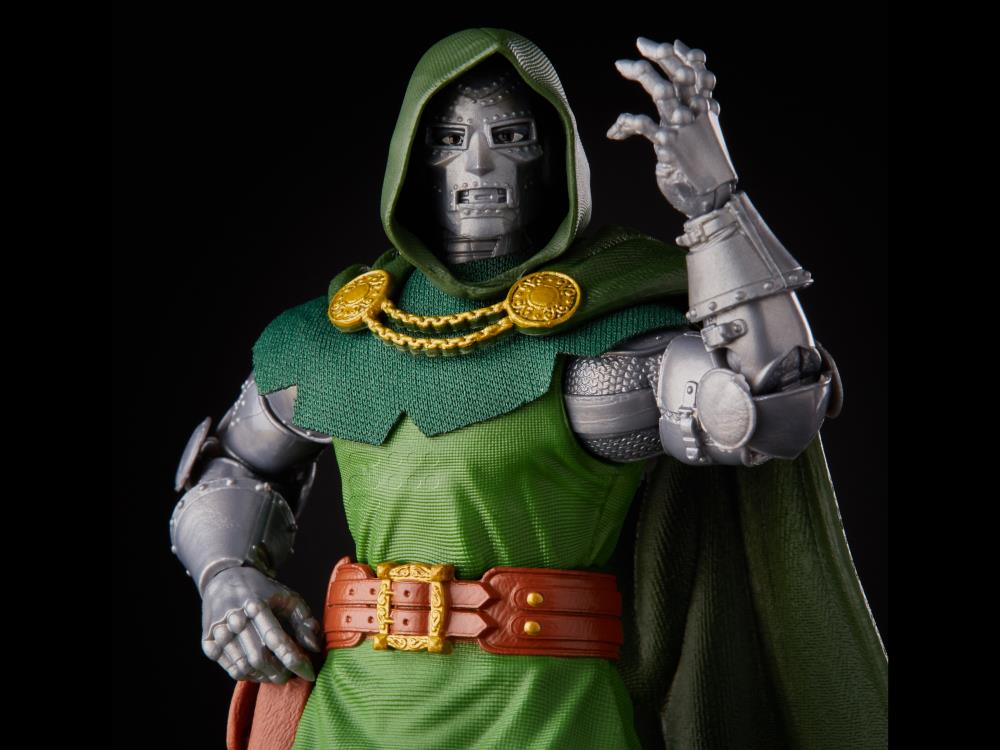 Fantastic Four Marvel Legends - Doctor Doom 6-Inch Exclusive Action Figure (ONLINE ORDER ONLY)
