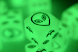 NEW Green Dice with Red Aliens GLOWS Dice Set 6 Sided Bunco RPG D6 16mm Roll (Online Only)