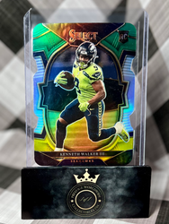 Kenneth Walker III 2022 Select Concourse Green & Yellow Die Cut Rookie #2 (ONLINE ORDER ONLY)