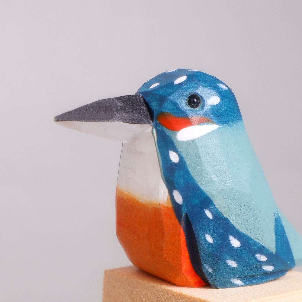Hand-Carved Wooden Bird Figurine – Hummingbird (ONLINE ORDER ONLY)