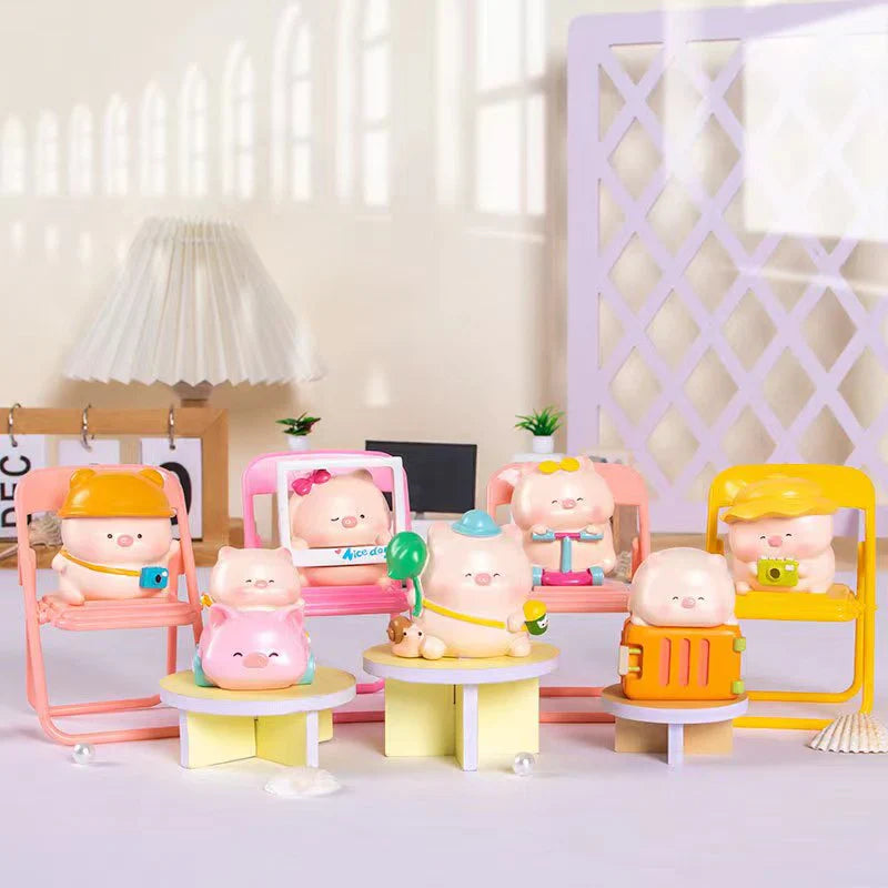 TOURIST PIGGY FIGURINE BLIND BOX (1 Blind Box) (ONLINE ORDER ONLY)