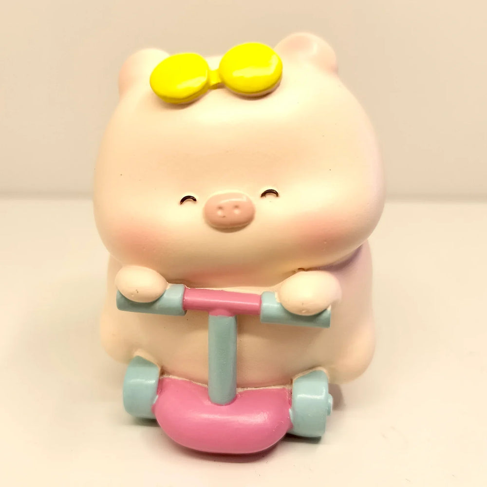 TOURIST PIGGY FIGURINE BLIND BOX (1 Blind Box) (ONLINE ORDER ONLY)