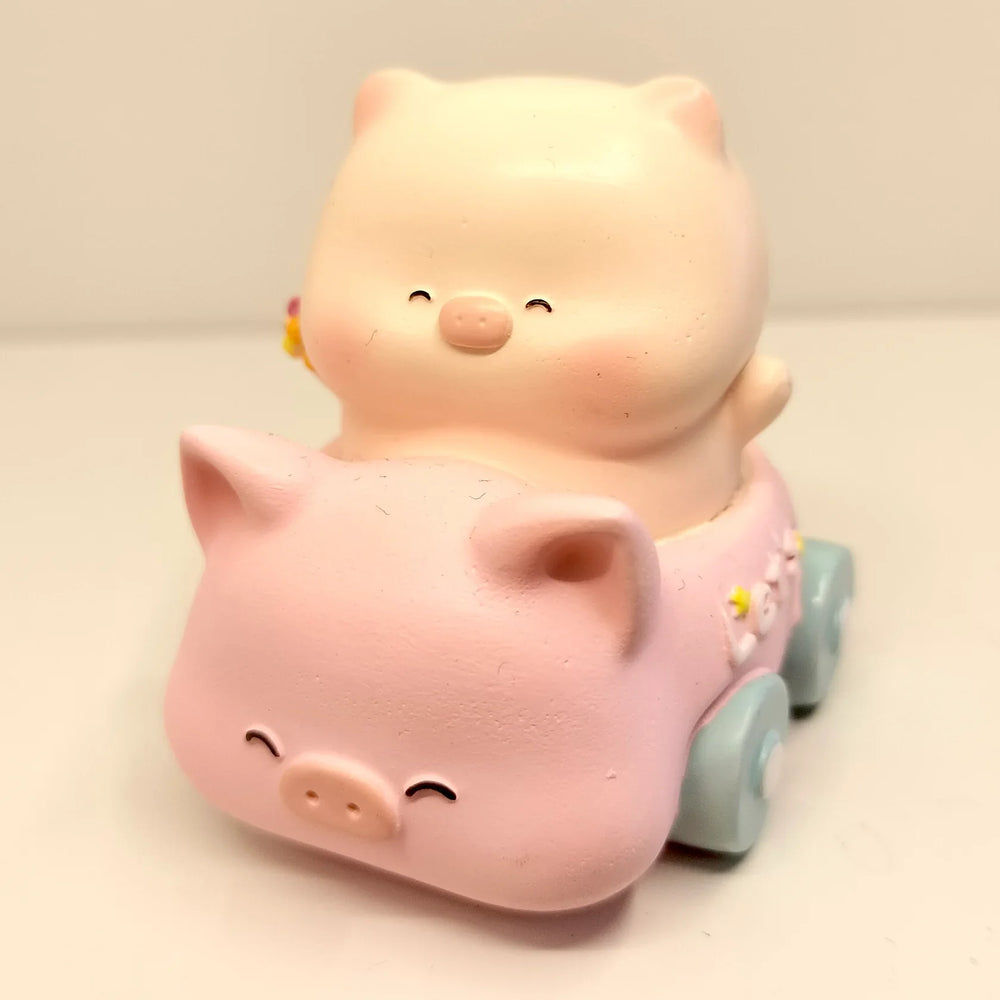 TOURIST PIGGY FIGURINE BLIND BOX (1 Blind Box) (ONLINE ORDER ONLY)
