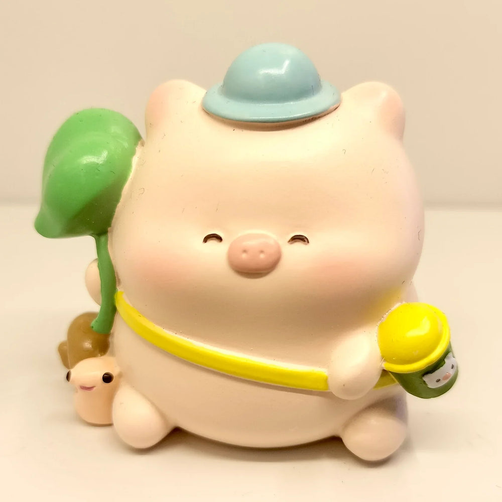 TOURIST PIGGY FIGURINE BLIND BOX (1 Blind Box) (ONLINE ORDER ONLY)