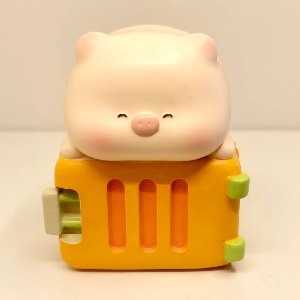 TOURIST PIGGY FIGURINE BLIND BOX (1 Blind Box) (ONLINE ORDER ONLY)