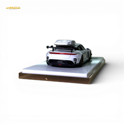 404ERROR Porsche Taycan White with Roof Box 1:64