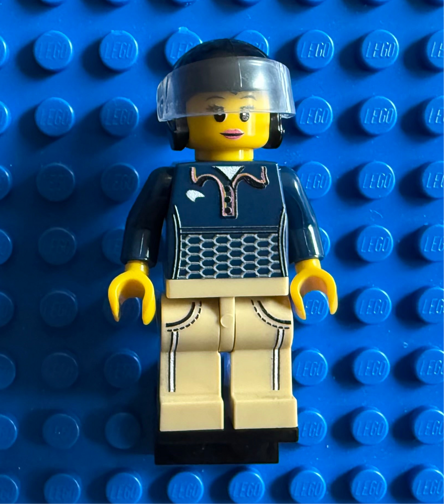 Business Woman From McLaren Elva Minifigure (ONLINE ORDER ONLY)