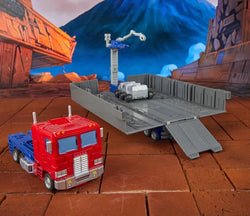 The Transformers: The Movie Studio Series 86-31 Commander Class Optimus Prime Action Figure (ONLINE ORDER ONLY)