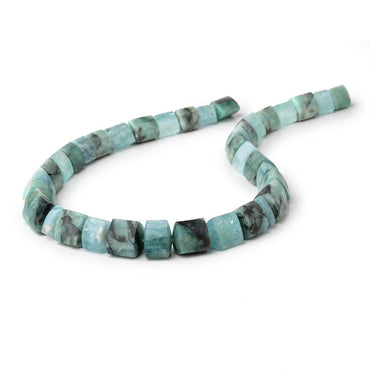 8x9-14x11mm Aquamarine & Emerald Plain Trillion Beads 16.5 inch 39 pieces AA (ONLINE ORDER ONLY)