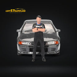 (Pre-Order) Mini-GT Nissan Skyline R32 Nismo Gunmetal With Matsuda Figure #869 1:64 MGT00869 (ONLINE ORDER ONLY)