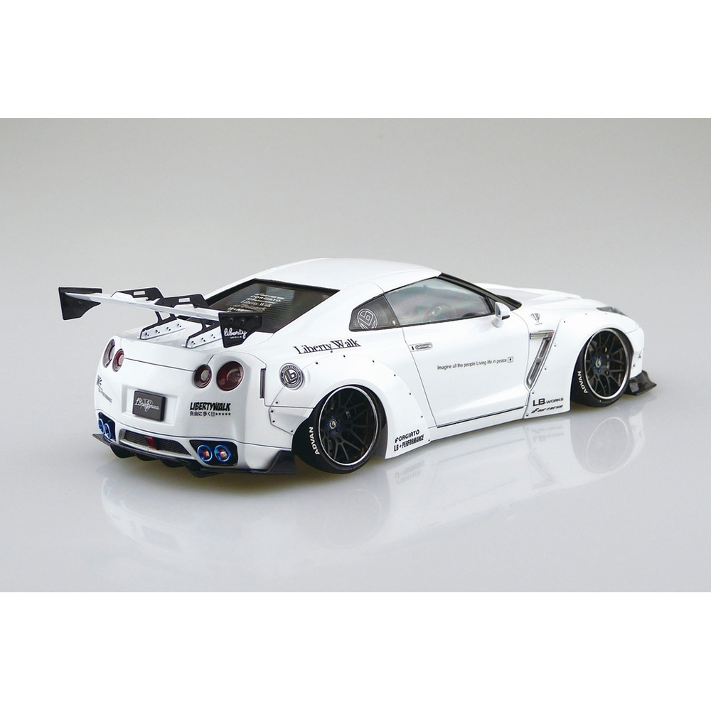 Aoshima: 1/24 LB-Works R35 GT-R Type 1.5 Scale Model Kit #11 (ONLINE ORDER ONLY)