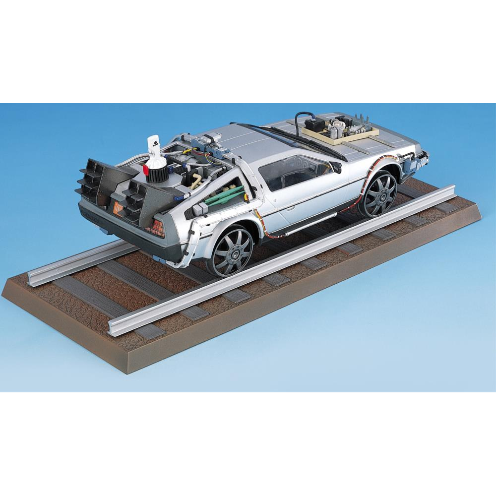 Aoshima: 1/24 Back To The Future Delorean From Part III & Railroad Ver. Scale Model Kit #BT-03 (ONLINE ORDER ONLY)