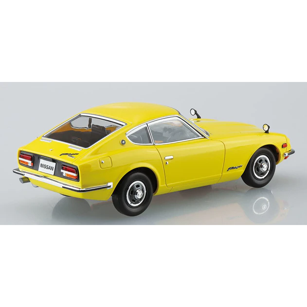 Aoshima: 1/32 The Snap Kit Nissan S30 Fairlady Z (Yellow) Scale Model Kit #13-C (ONLINE ORDER ONLY)
