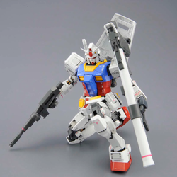 Bandai Spirits: Mobile Suit Gundam - MG 1/100 RX-78-2 Gundam (Ver. 3.0) Model Kit (ONLINE ORDER ONLY)