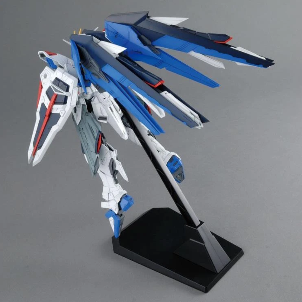 Bandai Spirits: Gundam SEED - Freedom Gundam (Ver. 2.0) MG 1/100 Scale Model Kit (ONLINE ORDER ONLY)