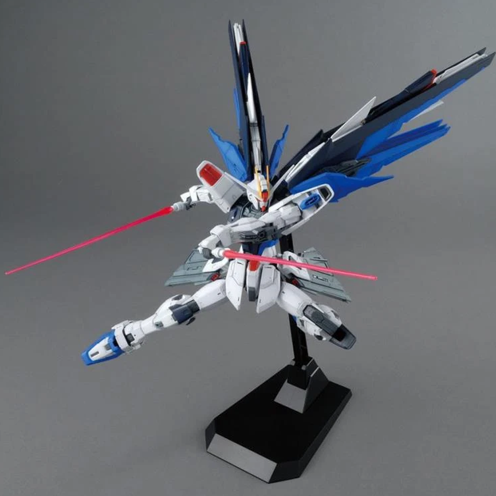 Bandai Spirits: Gundam SEED - Freedom Gundam (Ver. 2.0) MG 1/100 Scale Model Kit (ONLINE ORDER ONLY)