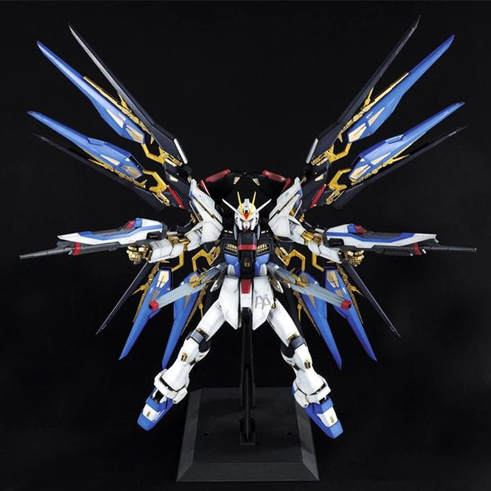 Bandai Spirits: Gundam - PG 1/60 ZGMF-X20A Strike Freedom Gundam Model Kit (ONLINE ORDER ONLY)