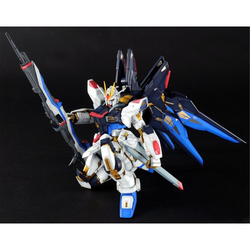Bandai Spirits: Gundam - PG 1/60 ZGMF-X20A Strike Freedom Gundam Model Kit (ONLINE ORDER ONLY)