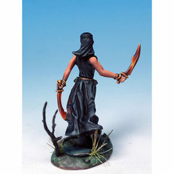 DSM7326 Female Veiled Assassin Miniature Visions In Fantasy (ONLINE ORDER ONLY)