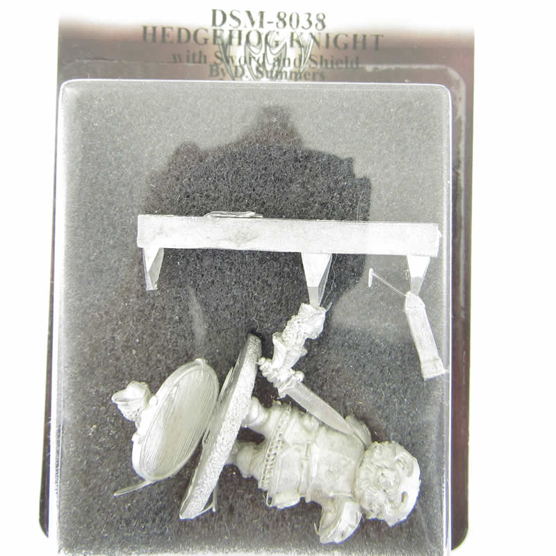 DSM8038 Hedgehog Hnight With Sword And Shield Miniature (ONLINE ORDER ONLY)