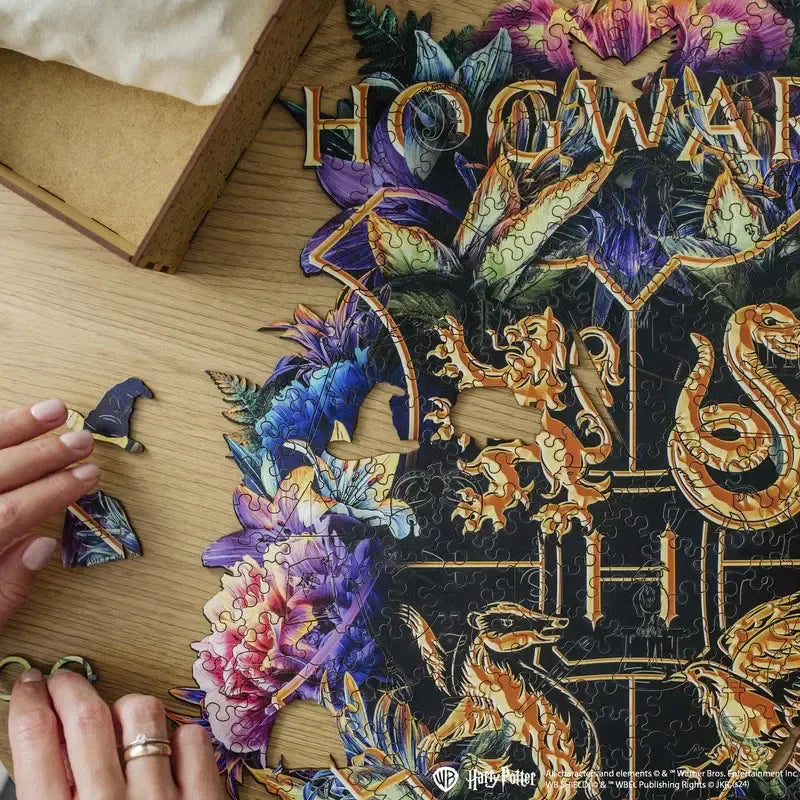 Harry Potter Hogwarts Crest Wooden Jigsaw Puzzle Woods Story