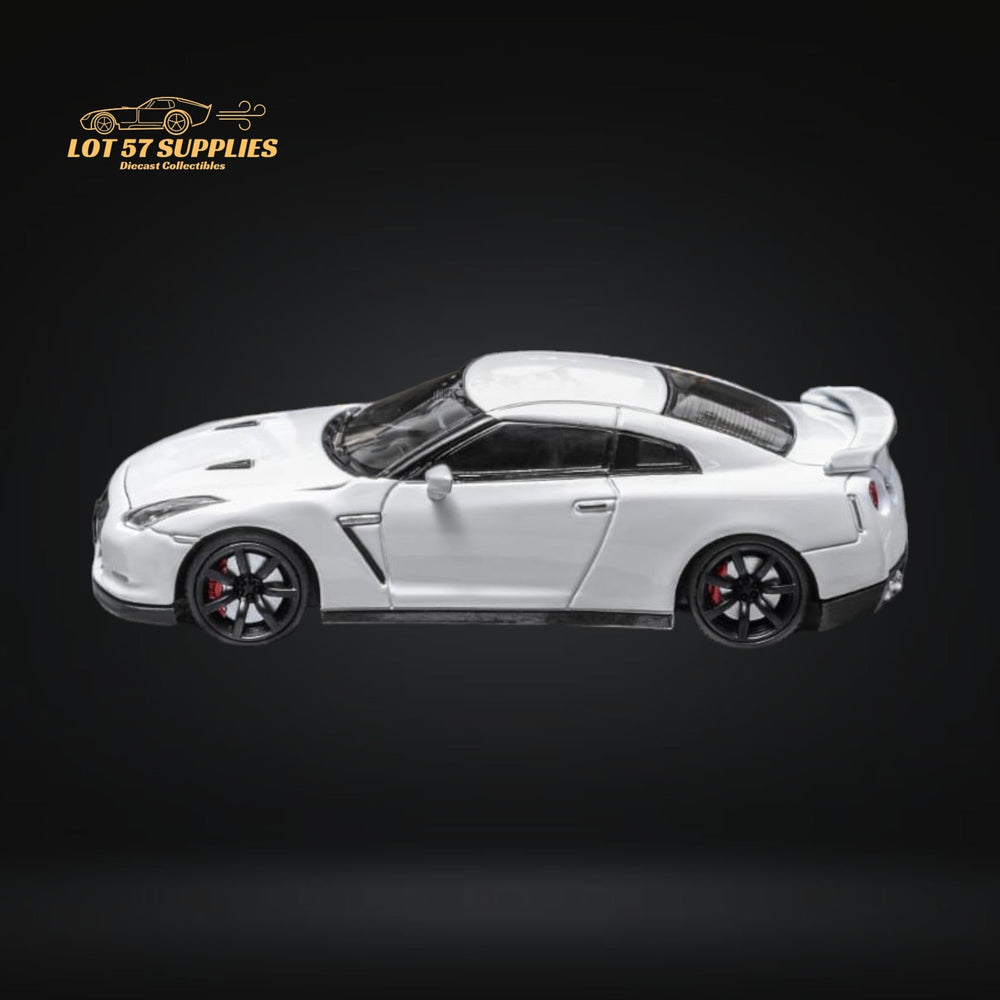 Focal Horizon Skyline GT-R R35 White With Openable Hood 1:64 (ONLINE ORDER ONLY)