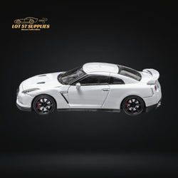 Focal Horizon Skyline GT-R R35 White With Openable Hood 1:64 (ONLINE ORDER ONLY)