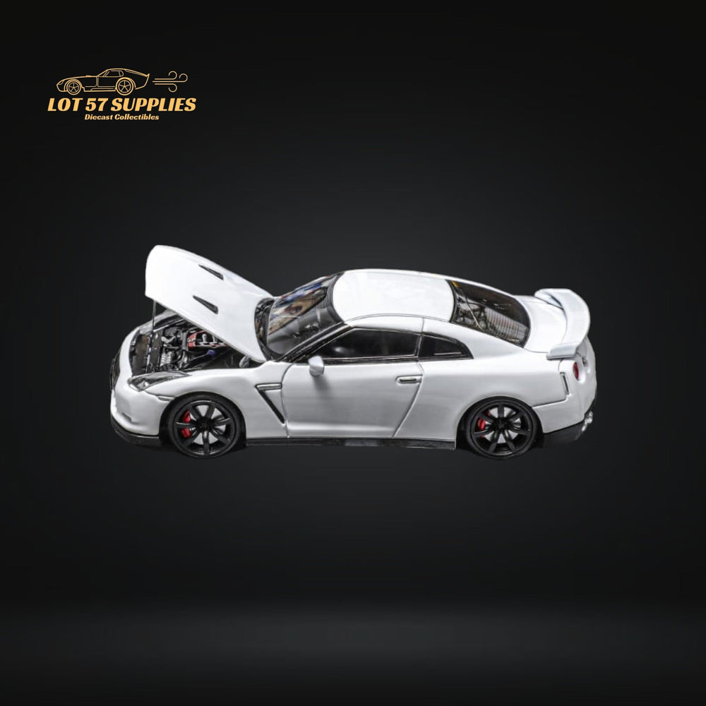 Focal Horizon Skyline GT-R R35 White With Openable Hood 1:64 (ONLINE ORDER ONLY)