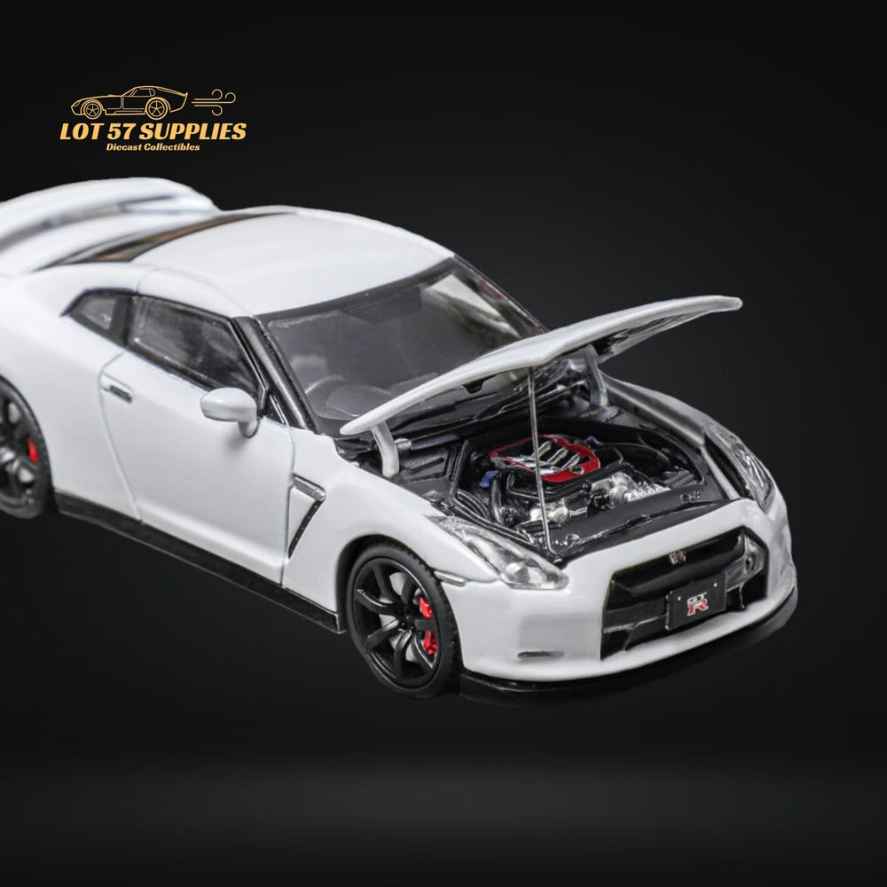 Focal Horizon Skyline GT-R R35 White With Openable Hood 1:64 (ONLINE ORDER ONLY)