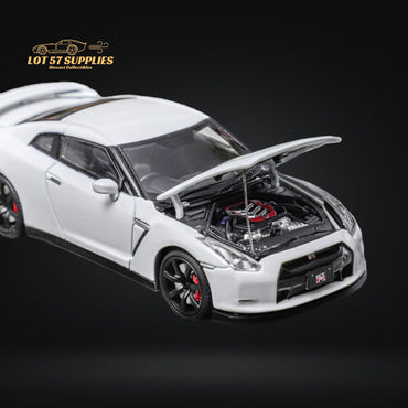 Focal Horizon Skyline GT-R R35 White With Openable Hood 1:64 (ONLINE ORDER ONLY)
