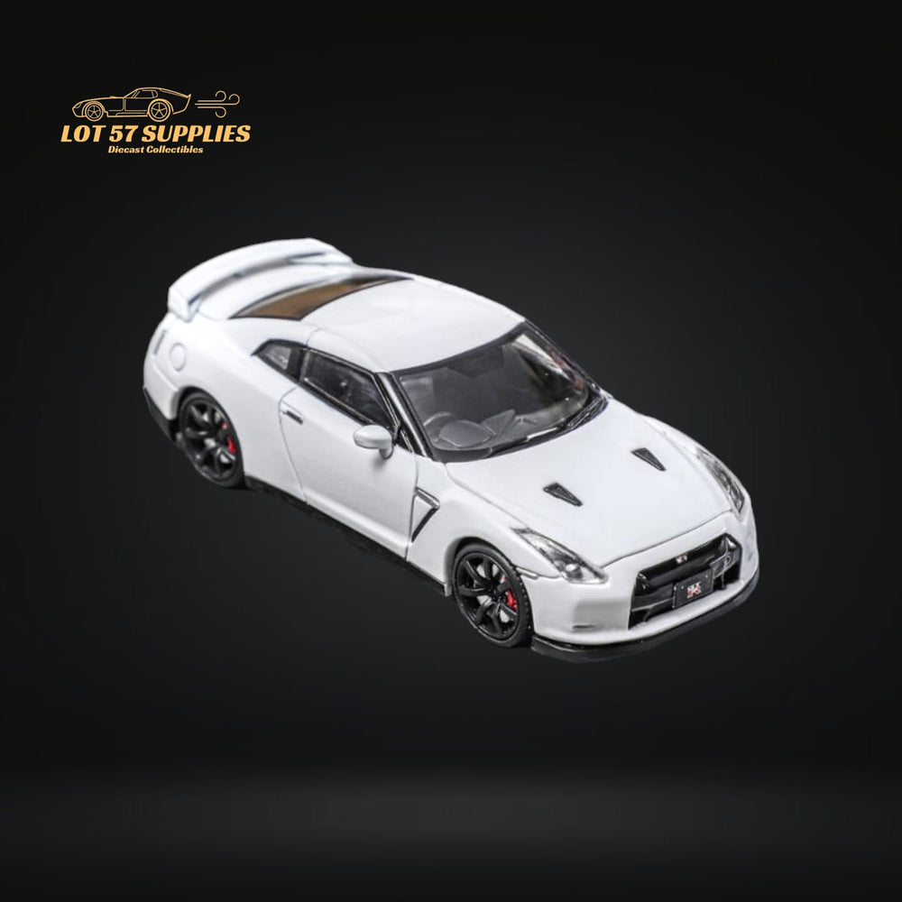Focal Horizon Skyline GT-R R35 White With Openable Hood 1:64 (ONLINE ORDER ONLY)