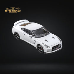 Focal Horizon Skyline GT-R R35 White With Openable Hood 1:64 (ONLINE ORDER ONLY)