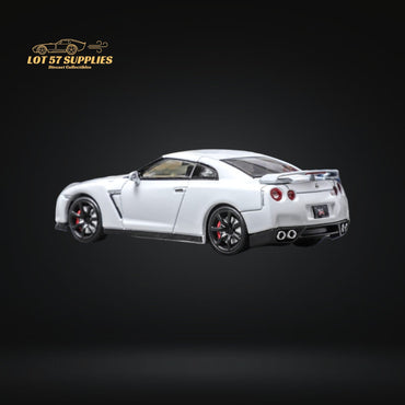 Focal Horizon Skyline GT-R R35 White With Openable Hood 1:64 (ONLINE ORDER ONLY)