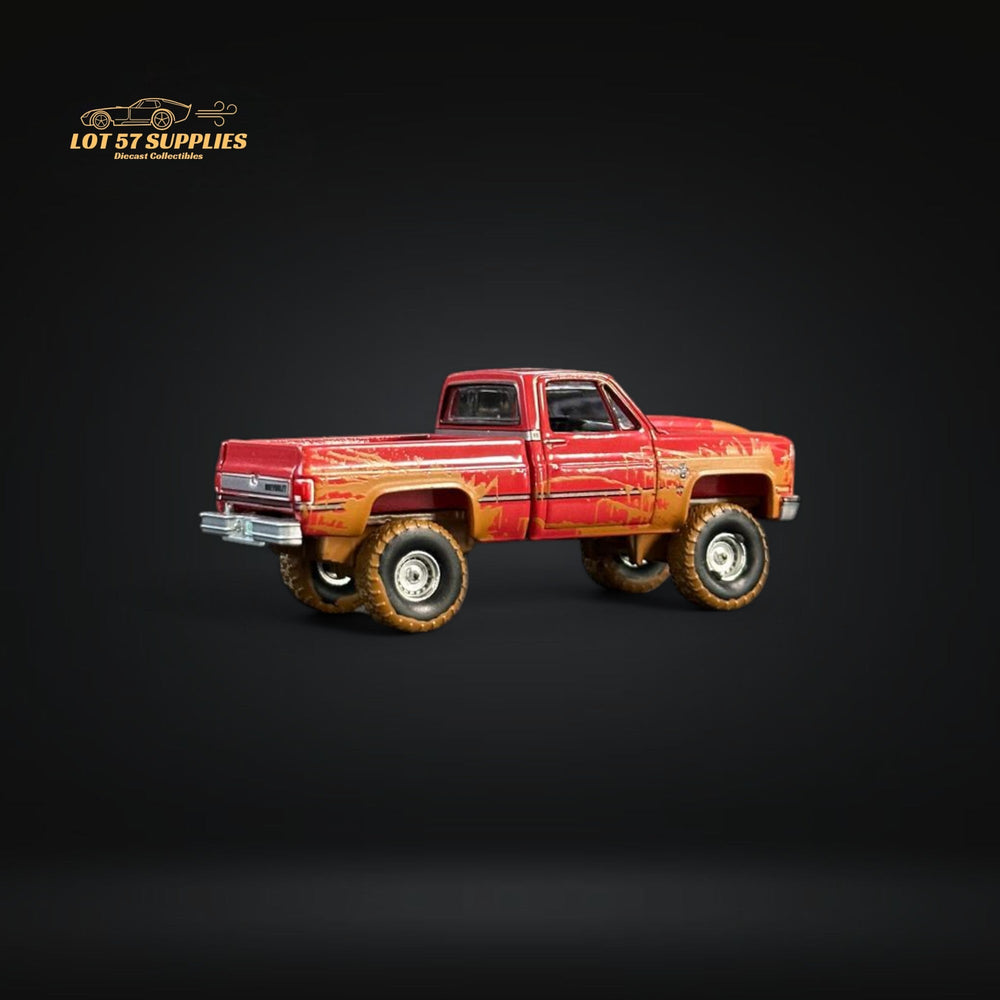 Auto World 1983 Chevrolet Silverado K10 4x4 Muddy LIFTED Squarebody 1:64 BUNDLE 1:64 (ONLINE ORDER ONLY)