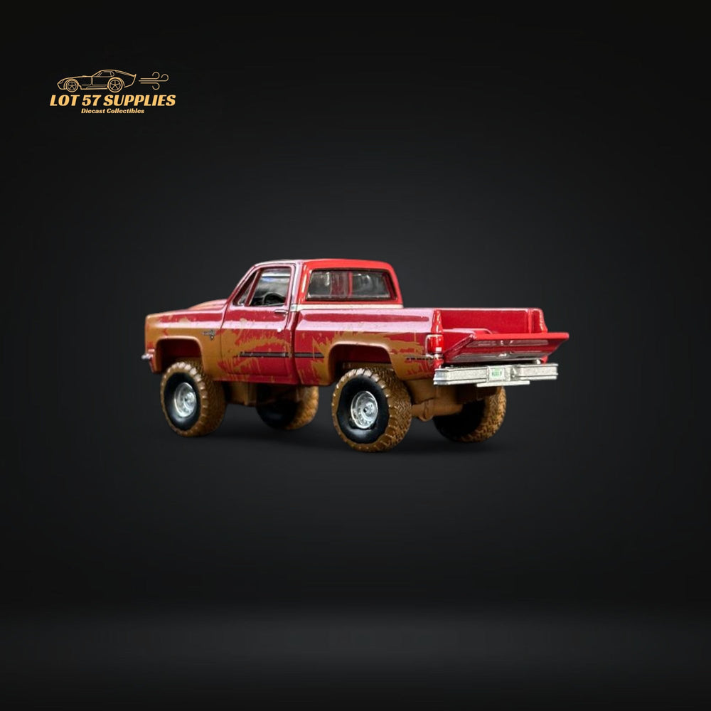 Auto World 1983 Chevrolet Silverado K10 4x4 Muddy LIFTED Squarebody 1:64 BUNDLE 1:64 (ONLINE ORDER ONLY)