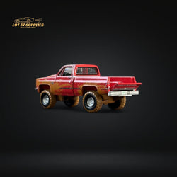 Auto World 1983 Chevrolet Silverado K10 4x4 Muddy LIFTED Squarebody 1:64 BUNDLE 1:64 (ONLINE ORDER ONLY)